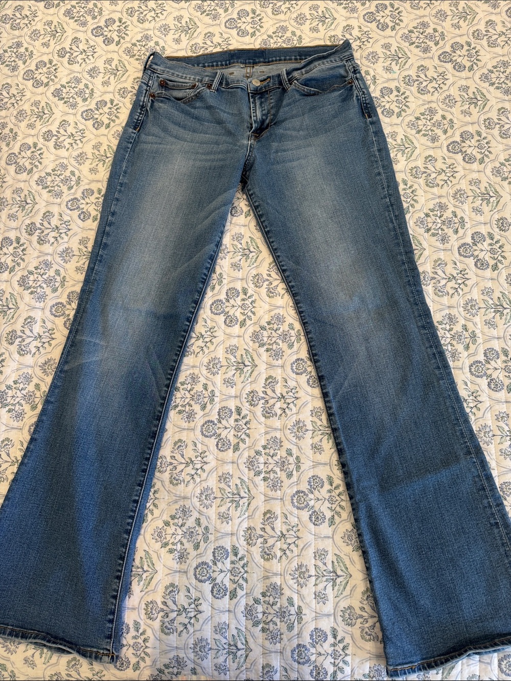 Lucky Brand Blue Flare Jeans — Medium Wash Denim